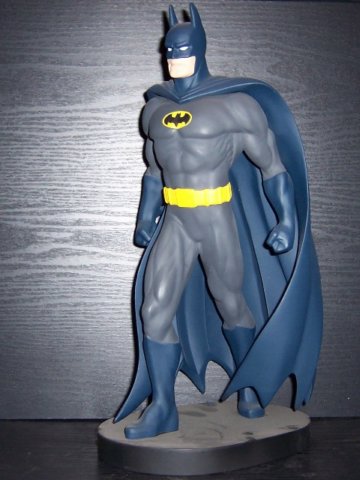 statuebatmanwarnerbrothers.jpg